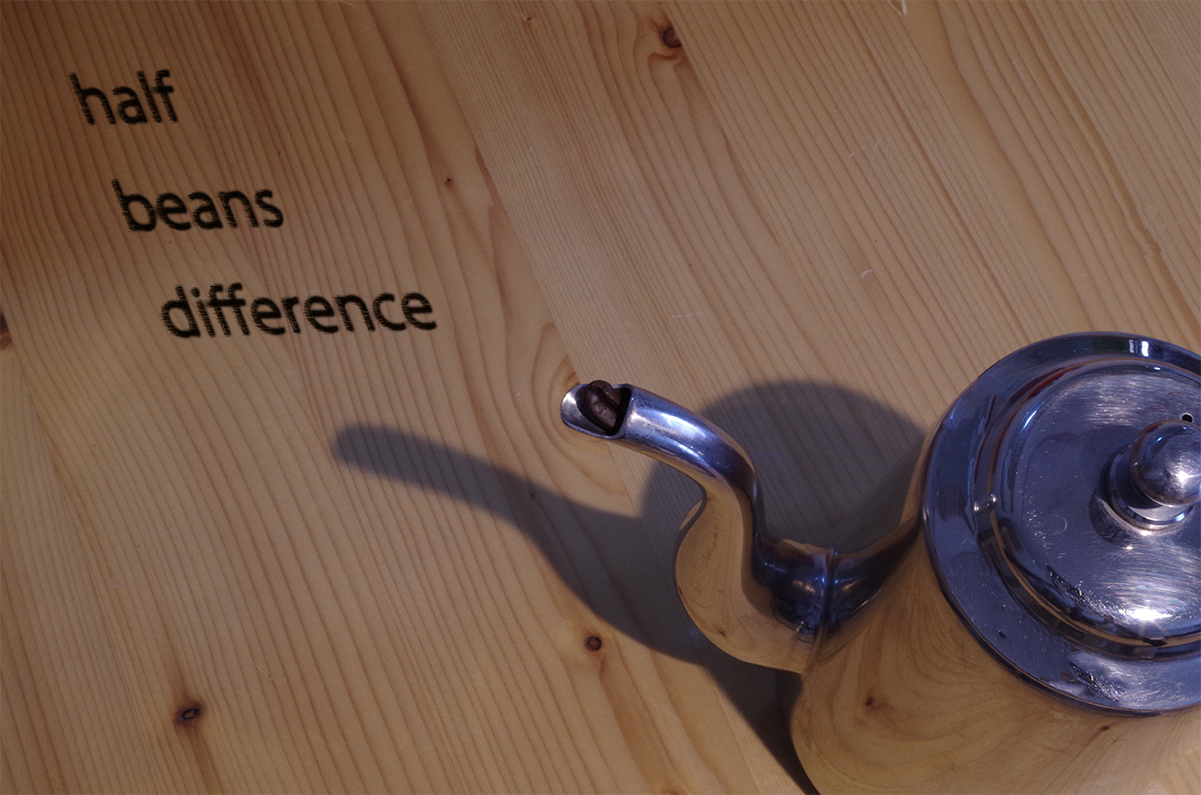コーヒーポットから豆