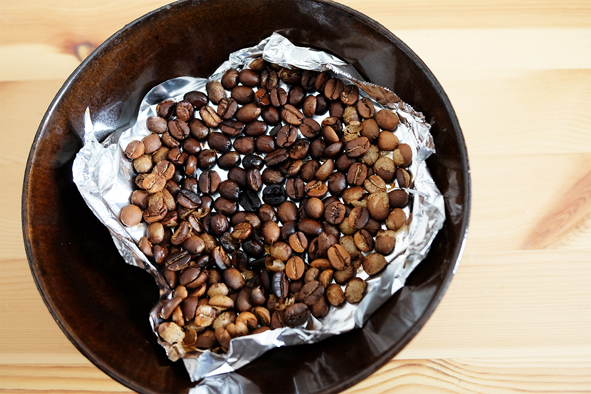 土鍋で燻製焙煎したコーヒー豆