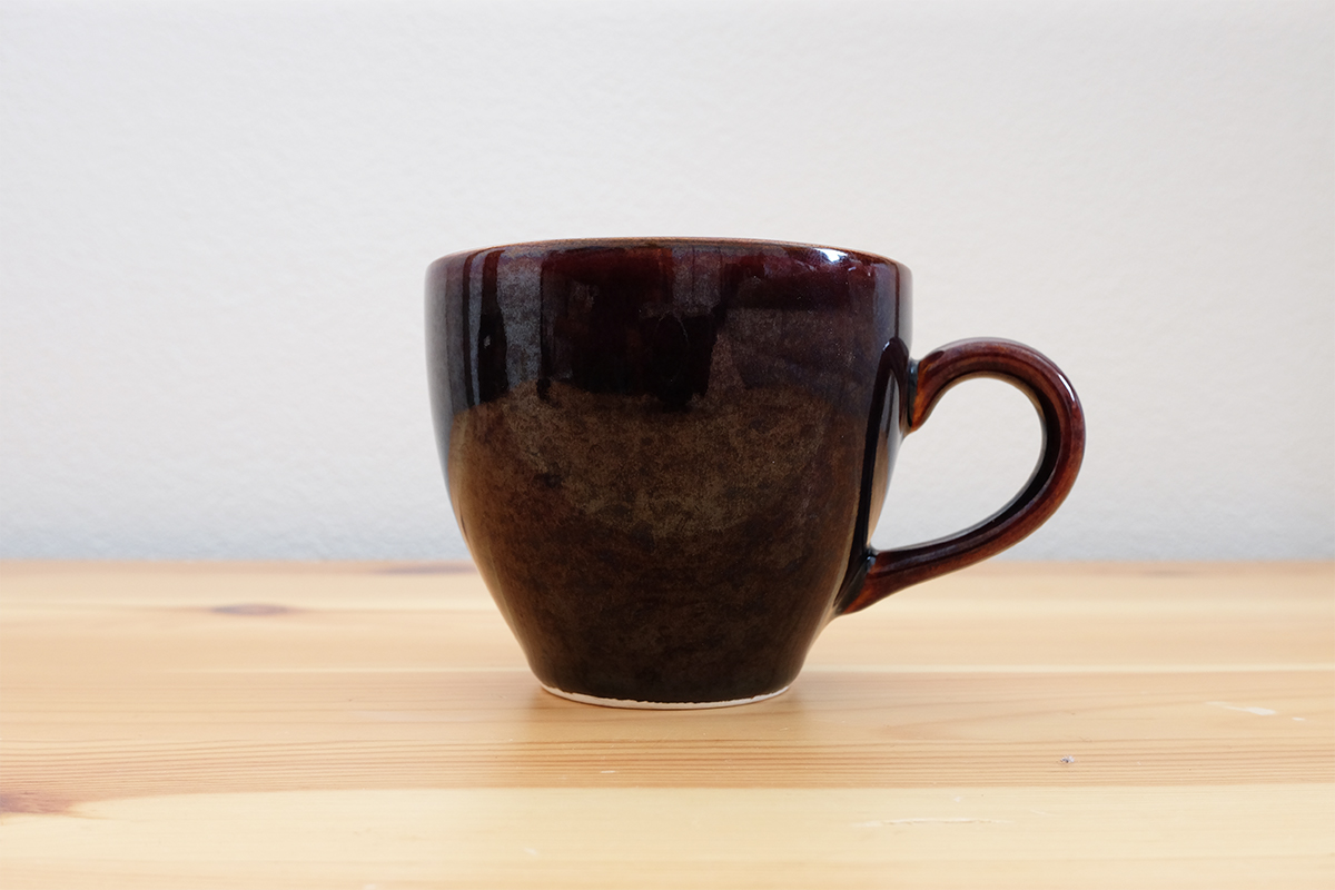 陶磁器のコーヒーカップ