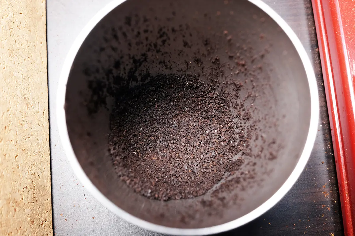 静電気の影響を受けにくい、コーヒー粉の受け皿にぴったりの材質はどれ 