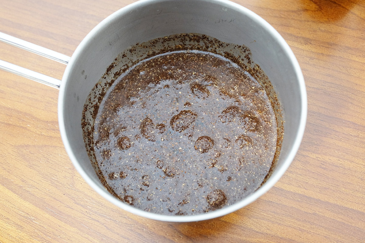 水に浸したコーヒー